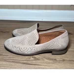 Clarks Women's Loafers Shoes Eyelet Design Tan Suede Natural Minimalist 8.5